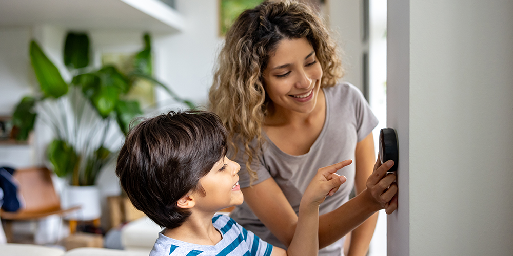 How to Know When to Turn on AC in Your House